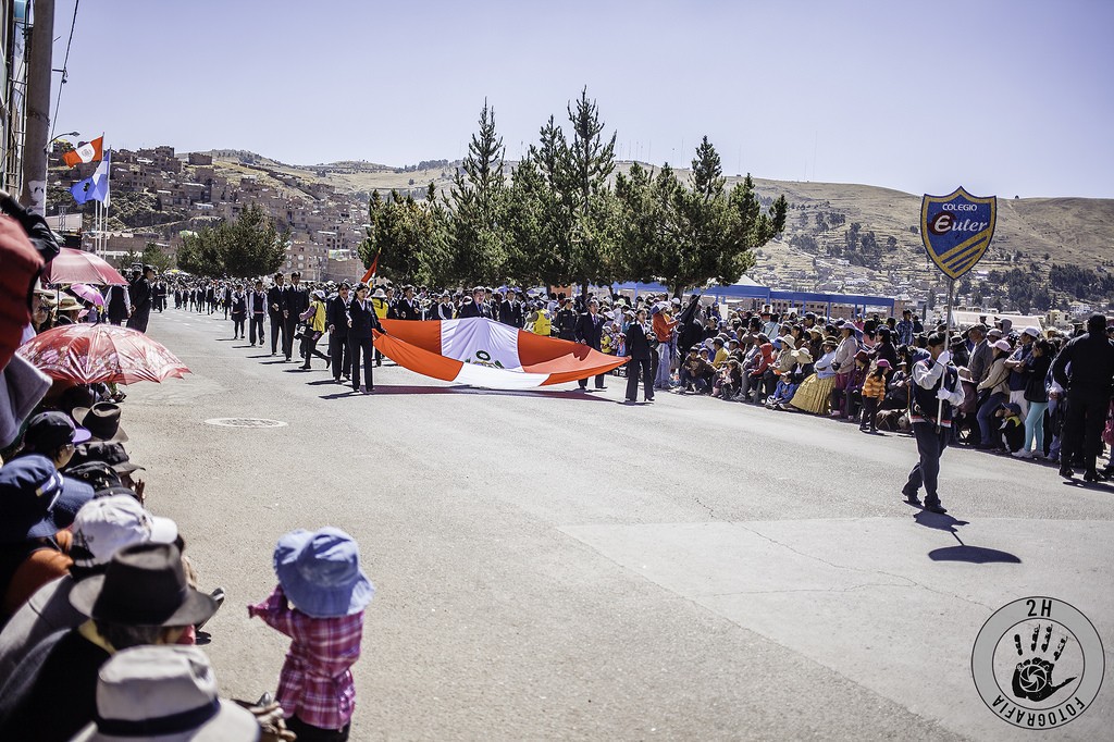 Desfile por el Día de la Nación en Puno